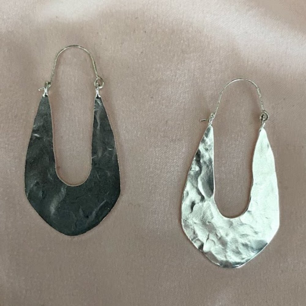 🌟 LAST CALL!!! 🌟 NWOT! Silver Geometric-Shaped Hoop Earrings